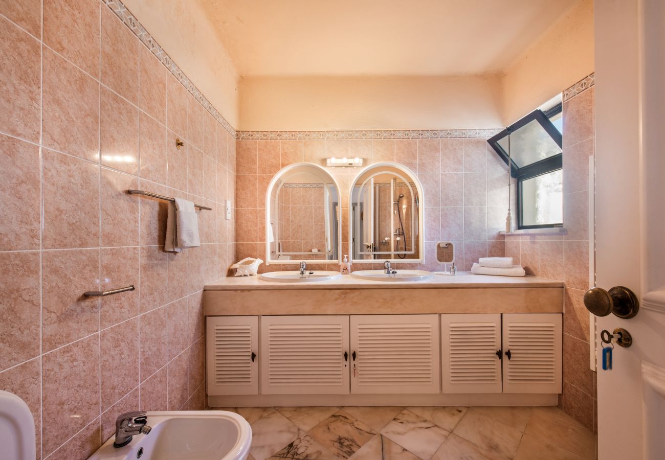Villa in Albufeira - The Beach House