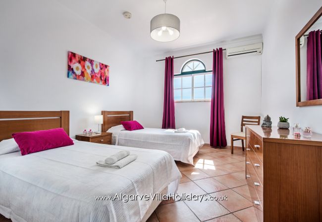 Villa à Galé - Luís Villa à Galé - Luís