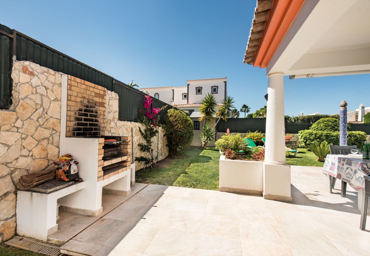 Villa em Galé - Helmar