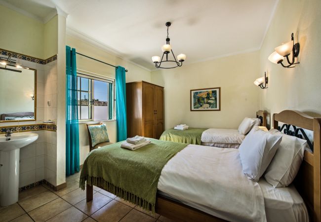 Villa em Vale Rebelho - Rebela Villa em Vale Rebelho - Rebela