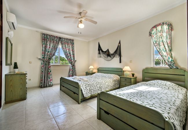 Villa em Vale Rebelho - Marco Real Villa em Vale Rebelho - Marco Real