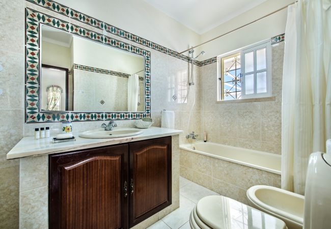 Villa em Vale Rebelho - Marco Real Villa em Vale Rebelho - Marco Real