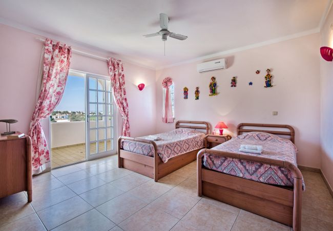 Villa em Vale Rebelho - Marco Real Villa em Vale Rebelho - Marco Real