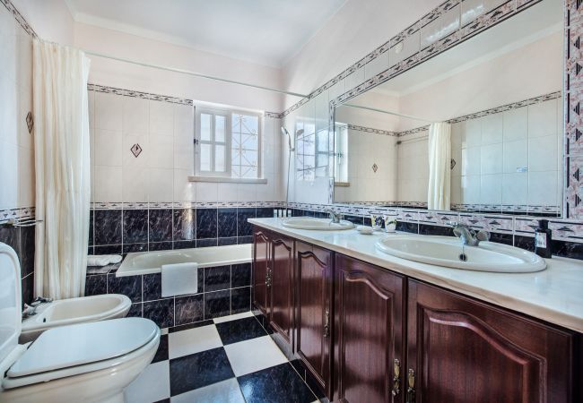 Villa em Vale Rebelho - Marco Real Villa em Vale Rebelho - Marco Real