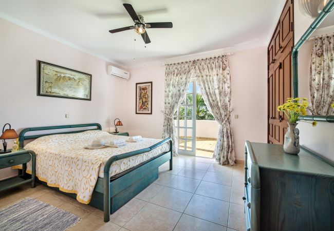 Villa em Vale Rebelho - Marco Real Villa em Vale Rebelho - Marco Real