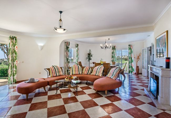 Villa em Vale Rebelho - Marco Real Villa em Vale Rebelho - Marco Real