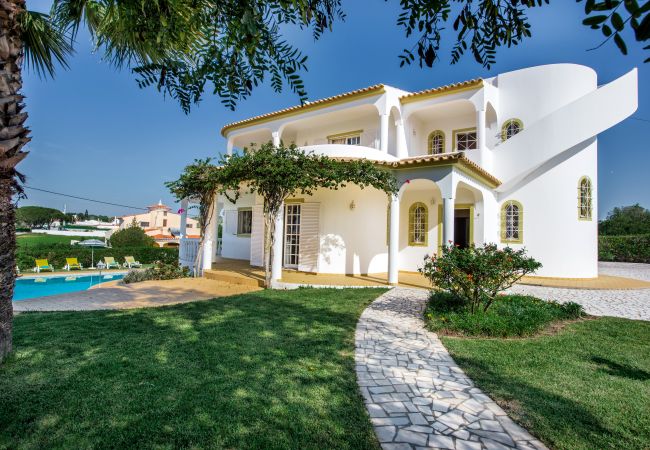 Villa em Vale Rebelho - Marco Real Villa em Vale Rebelho - Marco Real