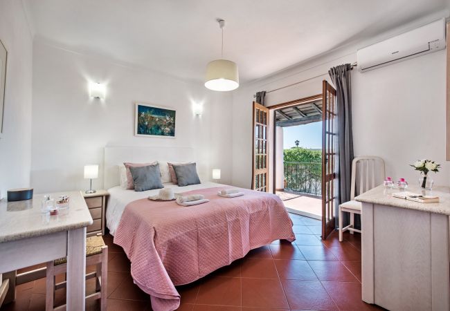 Villa em Vale Rebelho - Iris Villa em Vale Rebelho - Iris