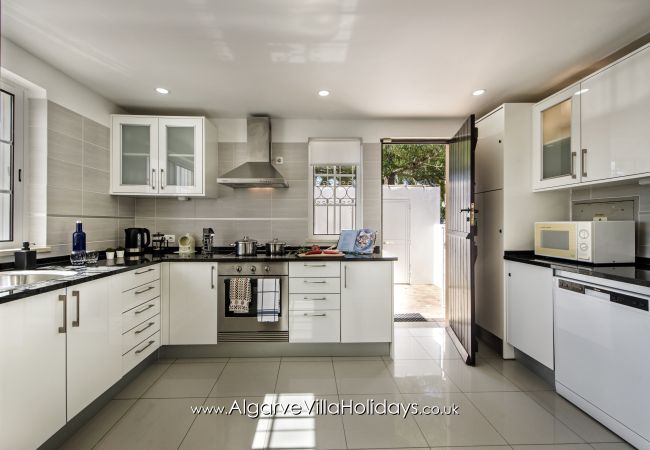 Villa in Guia - Buganvilia Villa in Guia - Buganvilia