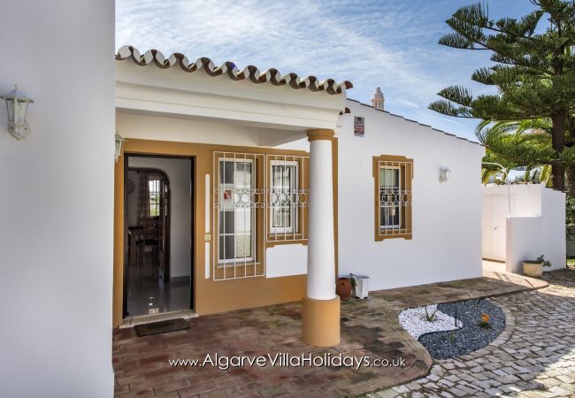 Villa in Guia - Buganvilia Villa in Guia - Buganvilia