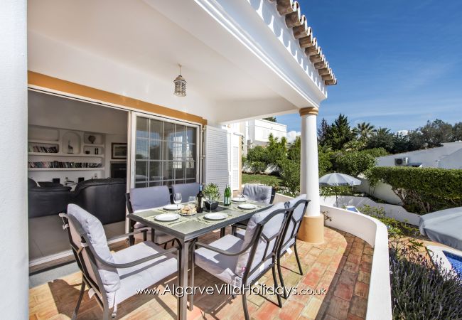 Villa in Guia - Buganvilia Villa in Guia - Buganvilia