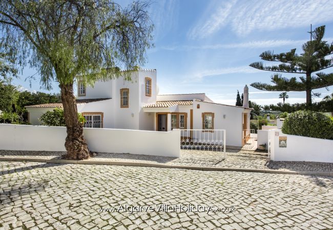 Villa in Guia - Buganvilia Villa in Guia - Buganvilia