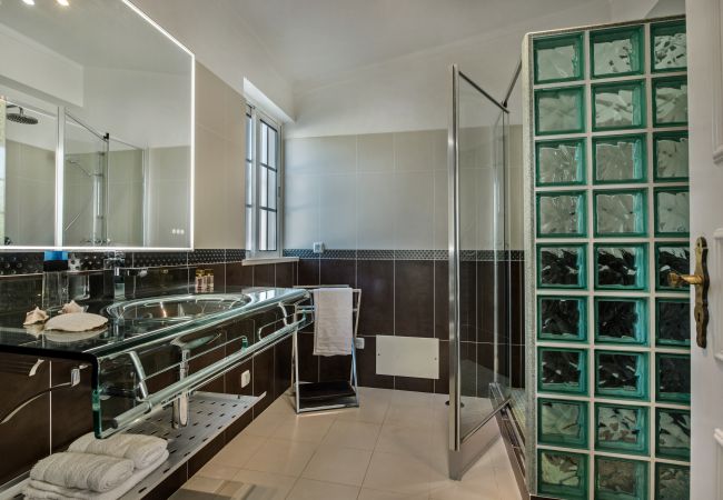 Villa in Guia - Buganvilia Villa in Guia - Buganvilia