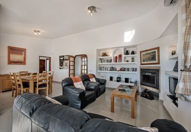 Villa in Guia - Buganvilia Villa in Guia - Buganvilia