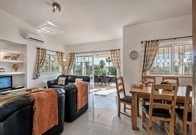 Villa in Guia - Buganvilia Villa in Guia - Buganvilia