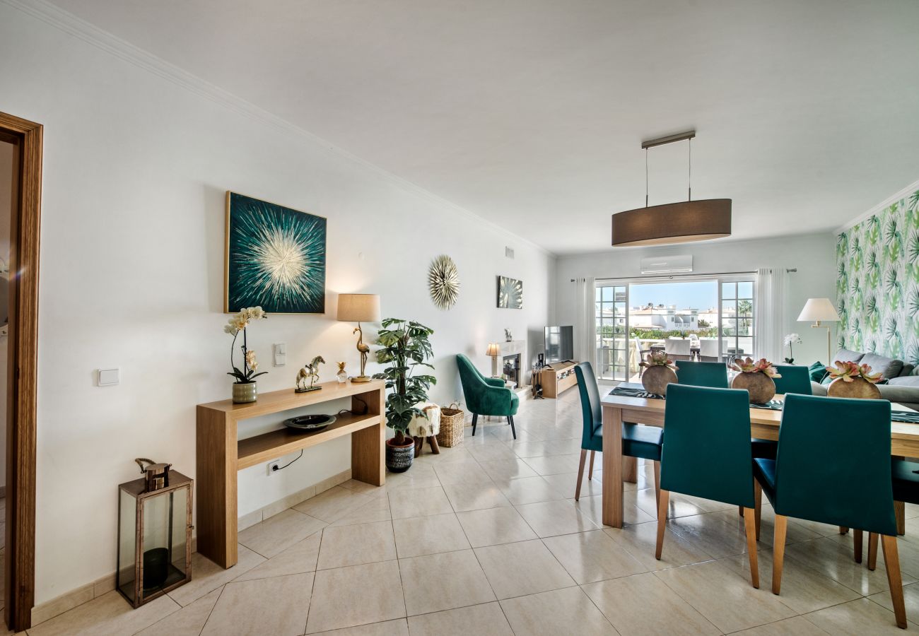 Apartment N O Monte Apartments in Galé