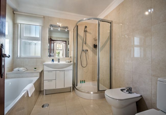 Villa in Guia - Casa Celina Villa in Guia - Casa Celina