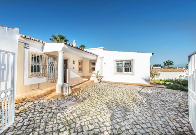 Villa in Guia - Casa Celina Villa in Guia - Casa Celina