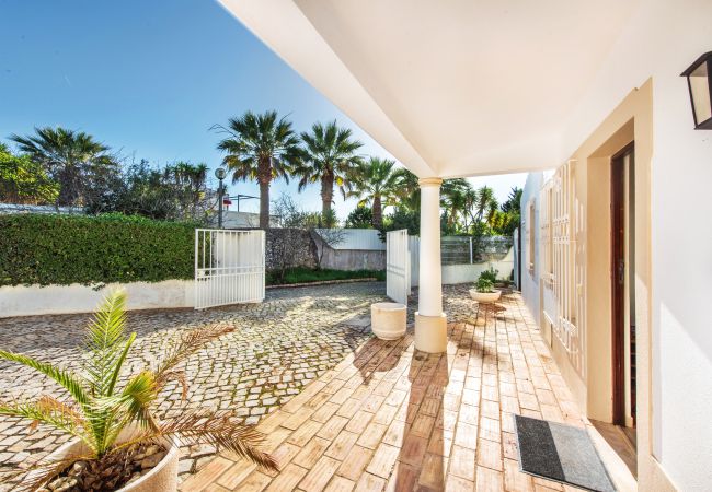 Villa in Guia - Casa Celina Villa in Guia - Casa Celina